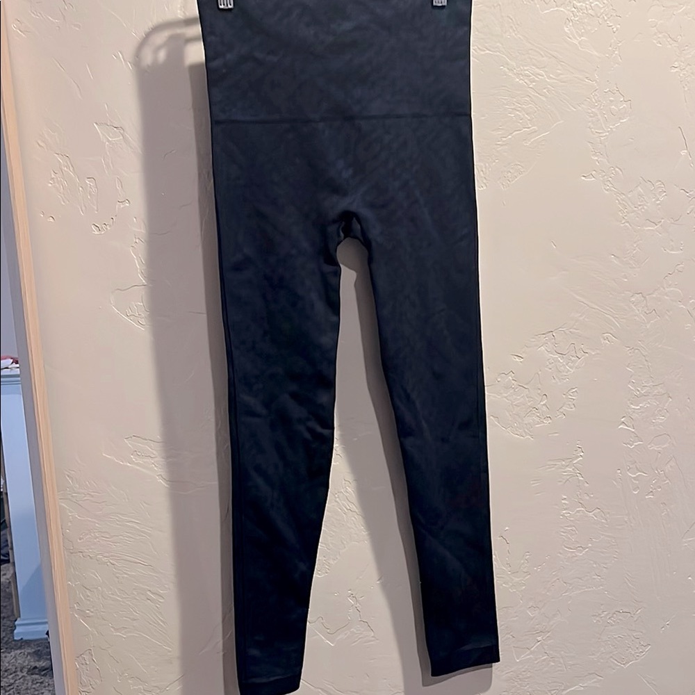 Spanx Look At Me Now Patterned Cropped Leggings
